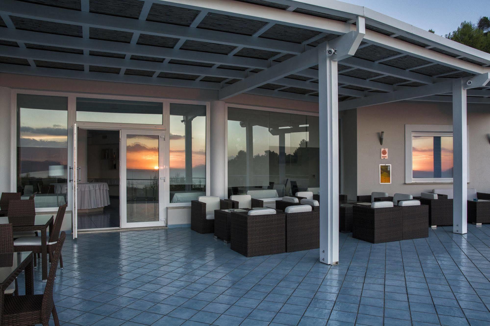 Moresco Park Hotel Sperlonga Exterior foto