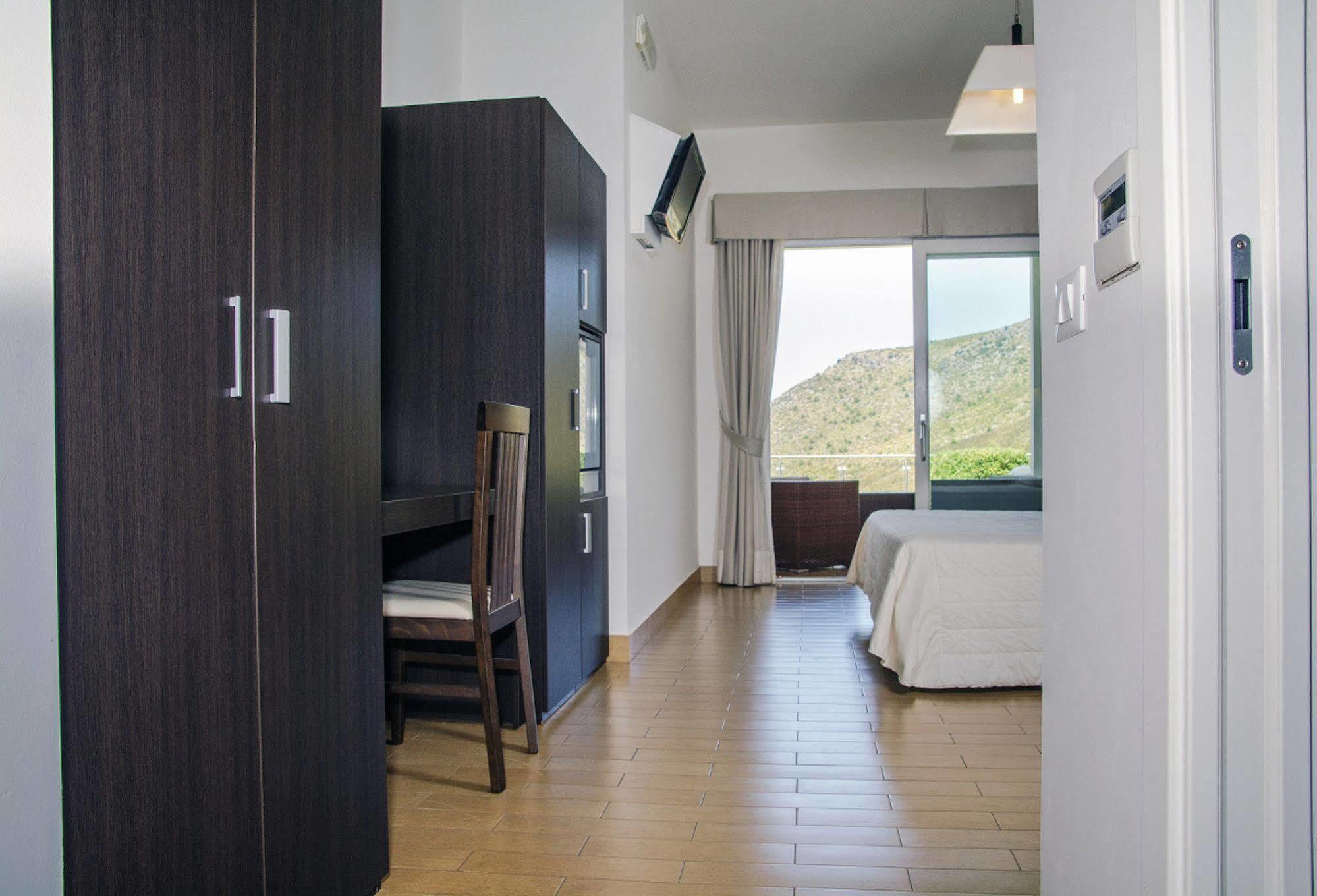 Moresco Park Hotel Sperlonga Exterior foto