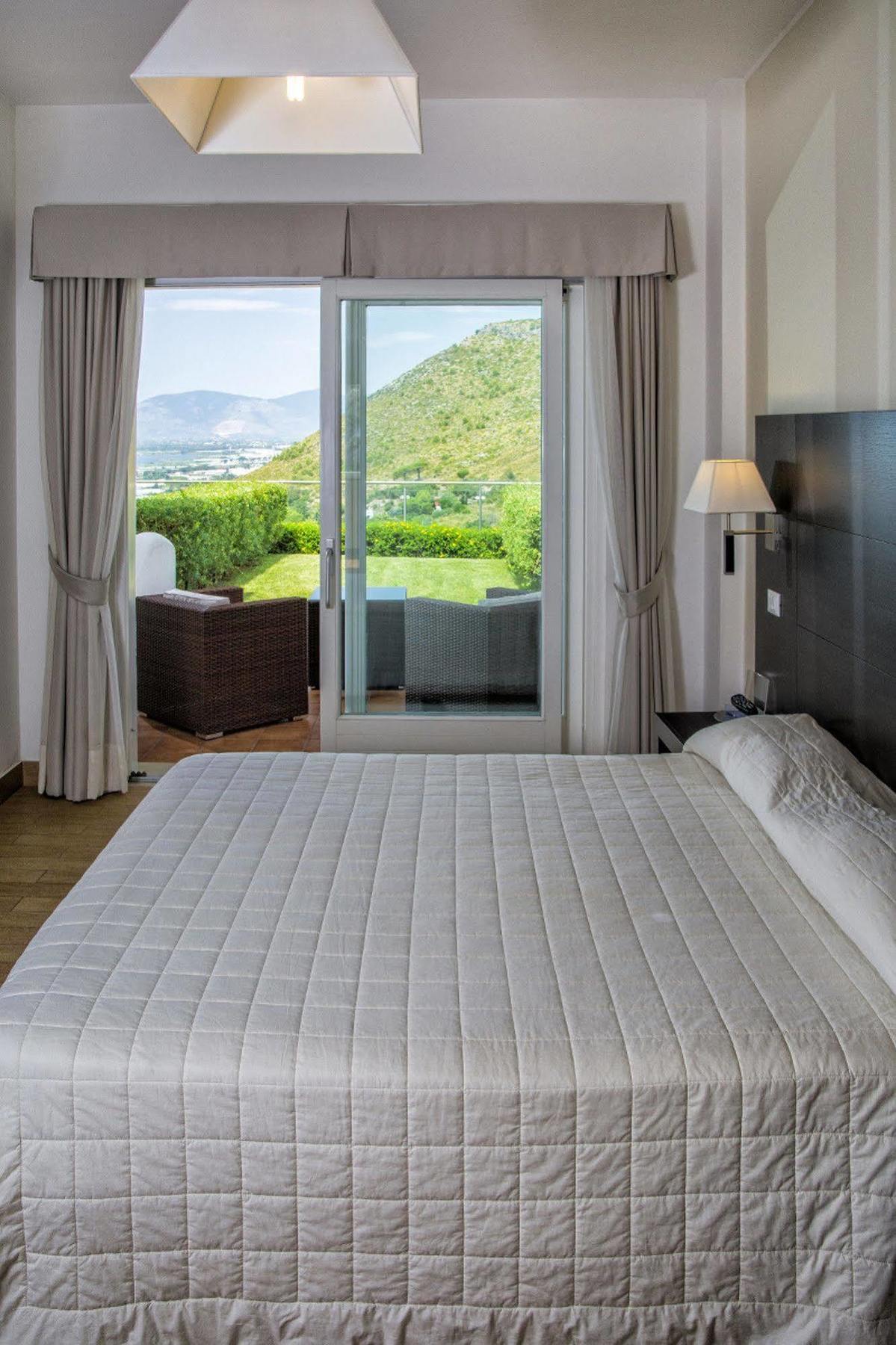 Moresco Park Hotel Sperlonga Exterior foto